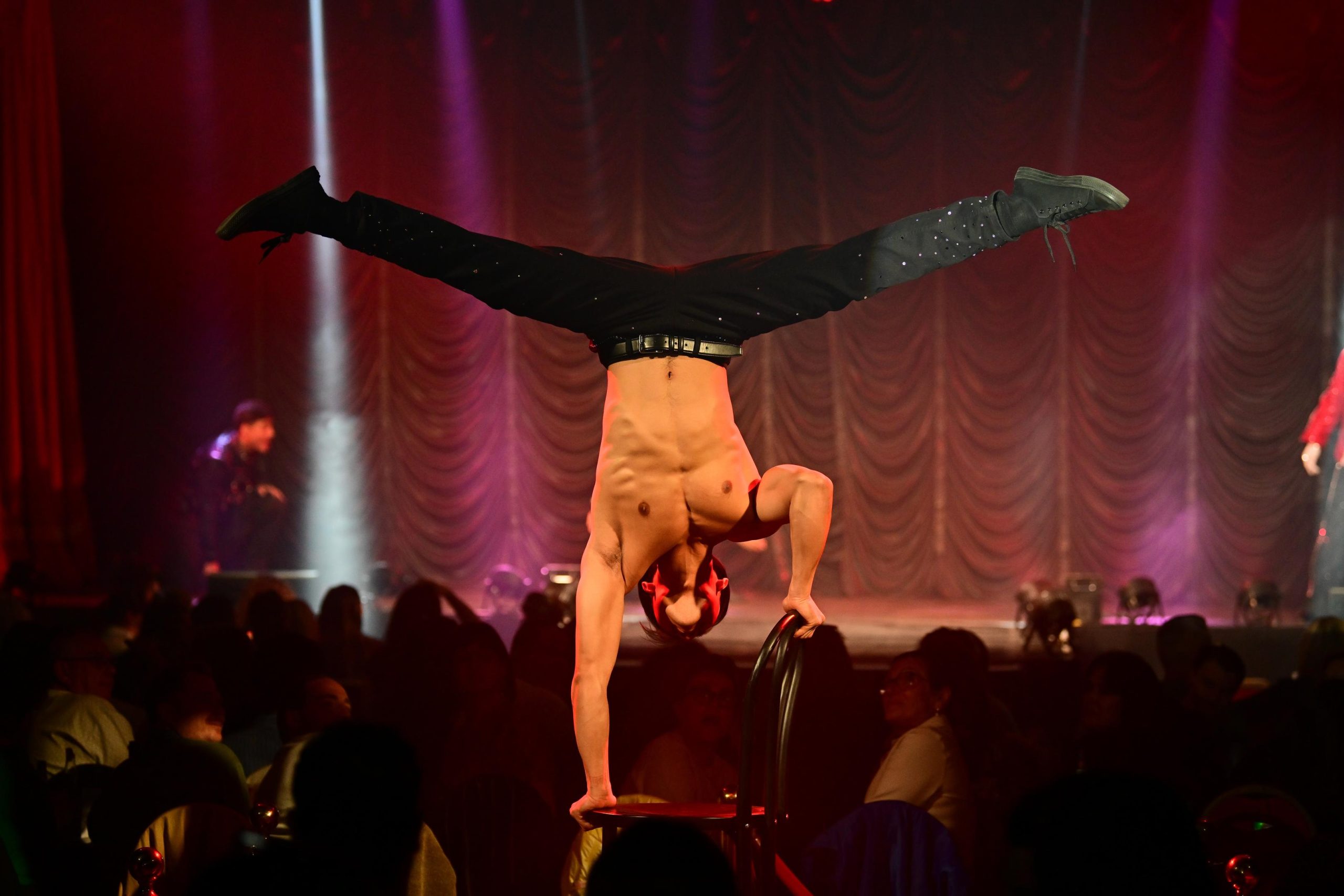 City Nights Out With Shows & Dining in the UK